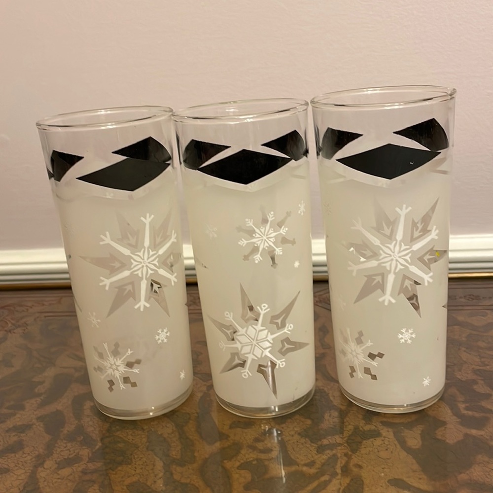 1960s Anchor Hocking set of three snowflake glasses